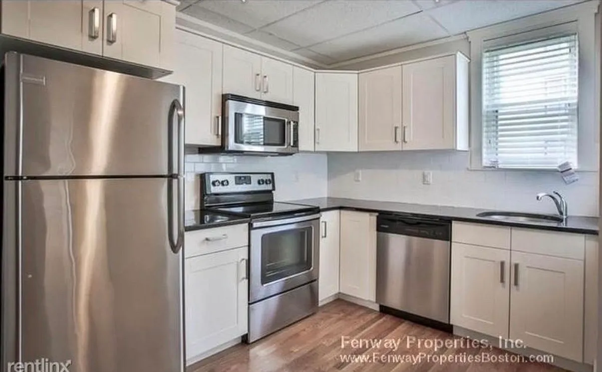 2 bed, 700 sqft, $2,350 — Photo 1