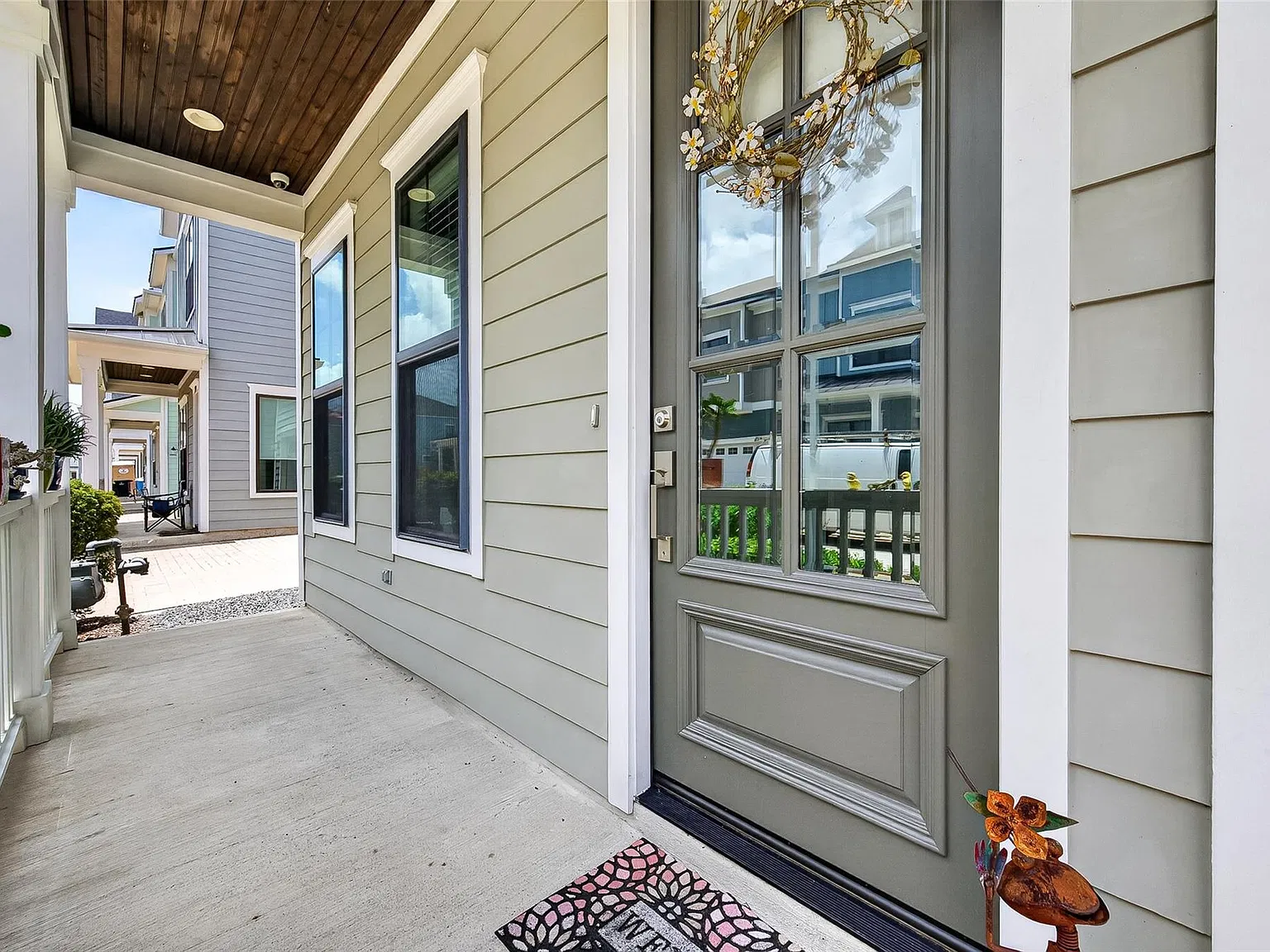 3 bed, 2.5 bath, 2448 sqft, $3,400 — Photo 3