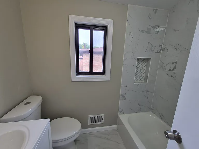 438 Travis Ave #2 — Photo 10