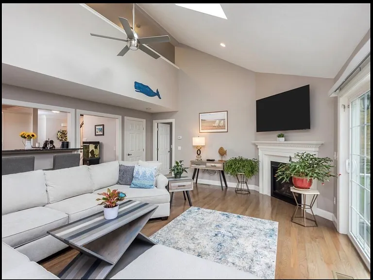 19 Stratford Village Dr — Photo 2
