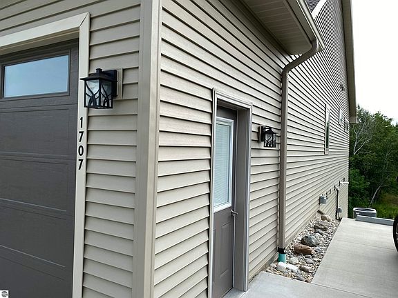 3rd image of 1707 Pergola Ave #8