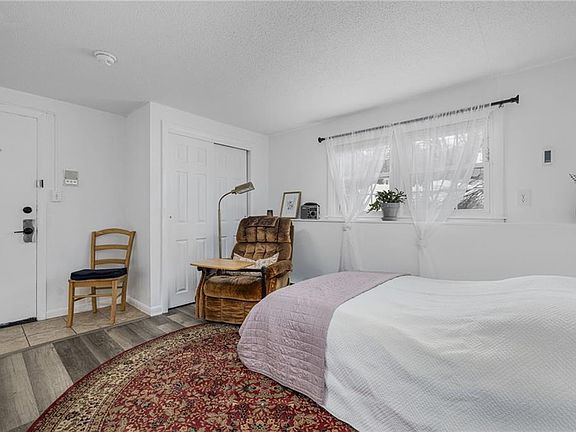 4th image of 4080 Post Rd APT 1