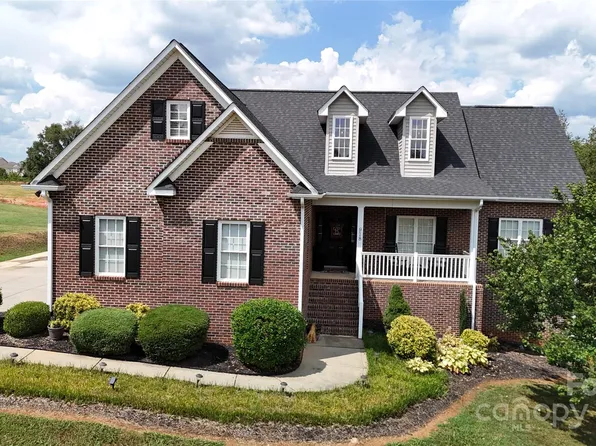 918 Huntington Hills Dr, Lincolnton, NC 28092