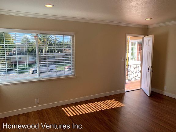 3rd image of 448-450 Dover Way #454