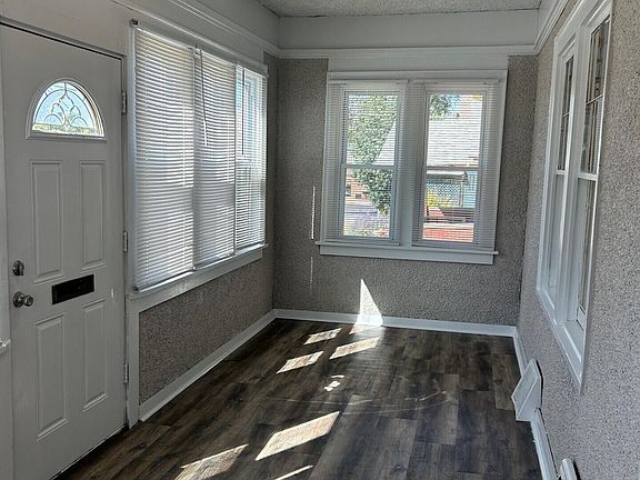 3rd image of 119 Lincoln Ave