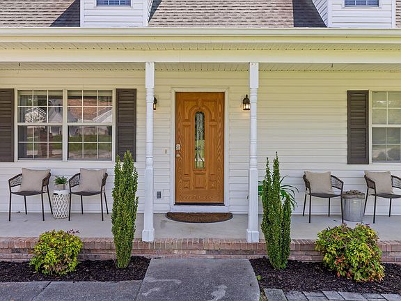 3rd image of 159 Spring Wind Cir
