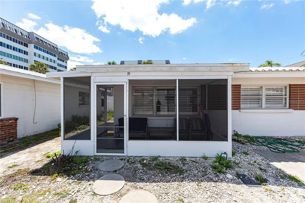 2 bed, 1.0 bath, 744 sqft, $8,370 — Photo 1