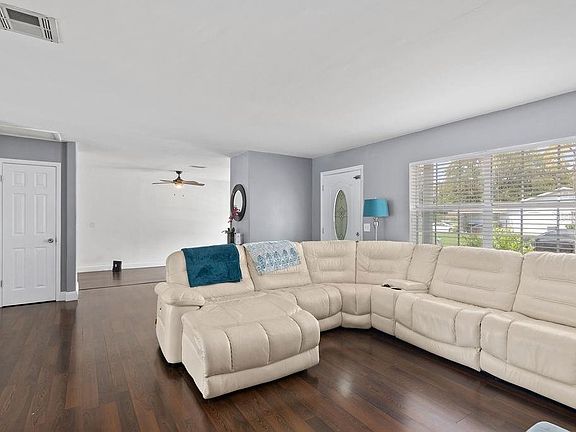 4th image of 3697 Yosemite Dr