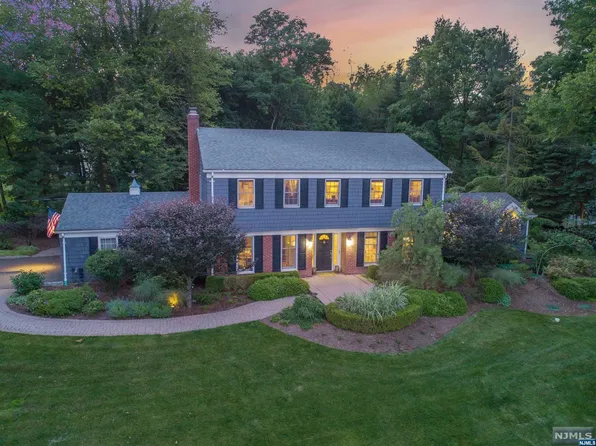 3 Northern Dr, Upper Saddle River, NJ 07458