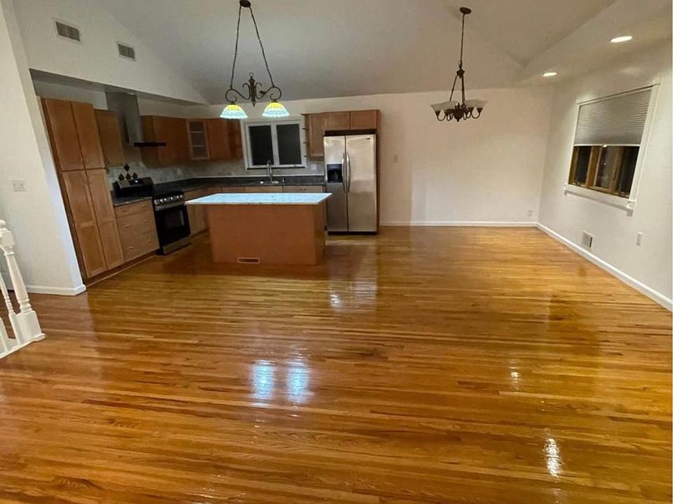 1st image of 430 Eltingville Blvd #1