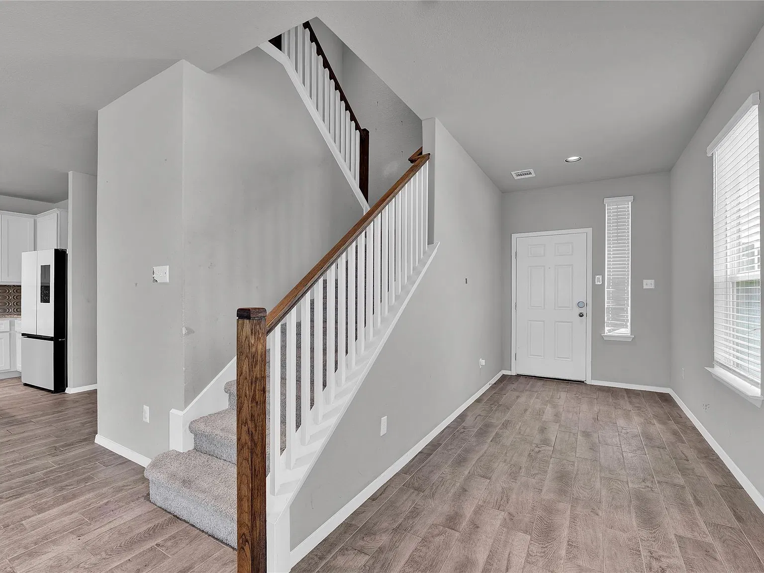 4 bed, 2.5 bath, 2302 sqft, $2,300 — Photo 3