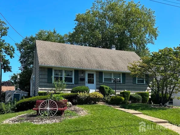 28 S McKinley Ave, Iselin, NJ 08830