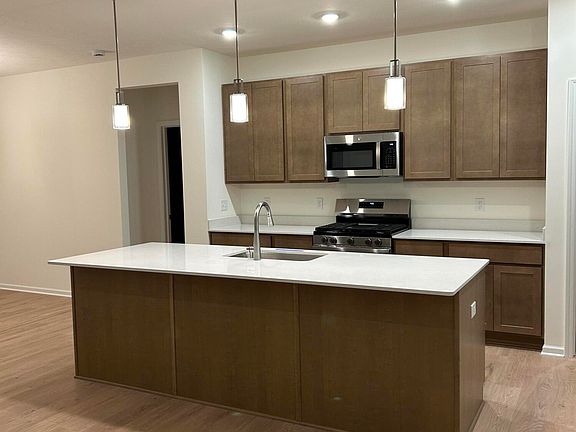 3rd image of 5417 Jaskula Ln