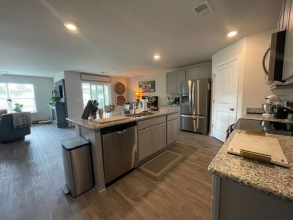 3rd image of 227 Teddy Bear Cir