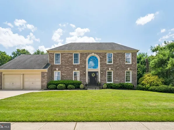 25 Periwinkle Dr, Mount Laurel, NJ 08054