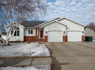 1510 Maple Ln, West Fargo, ND 58078