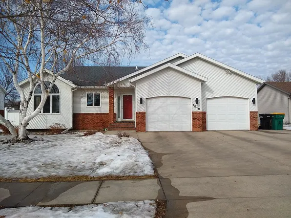 1510 Maple Ln, West Fargo, ND 58078