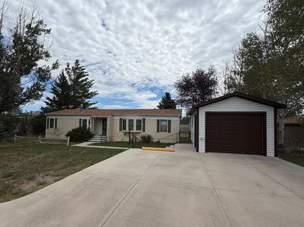 121 Onyx Ave, Lusk, WY 82225