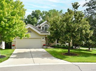 6536 Pleasant Lake Ct, West Bloomfield, MI 48322
