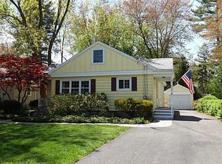 11 Pontiac Rd, West Hartford, CT 06117