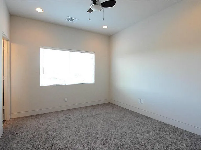 4708 Crawford St — Photo 19