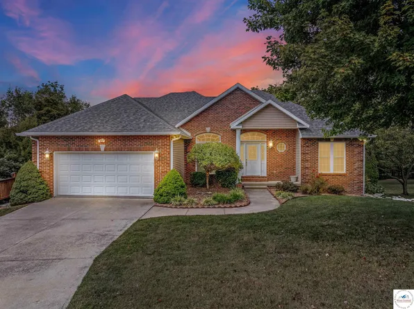 2175 Woodington Dr, Sedalia, MO 65301