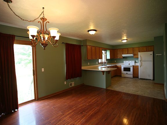 Kitchen / Dining