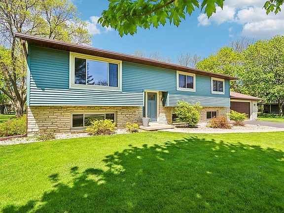 3rd image of 4431 Meadow Wood Cir