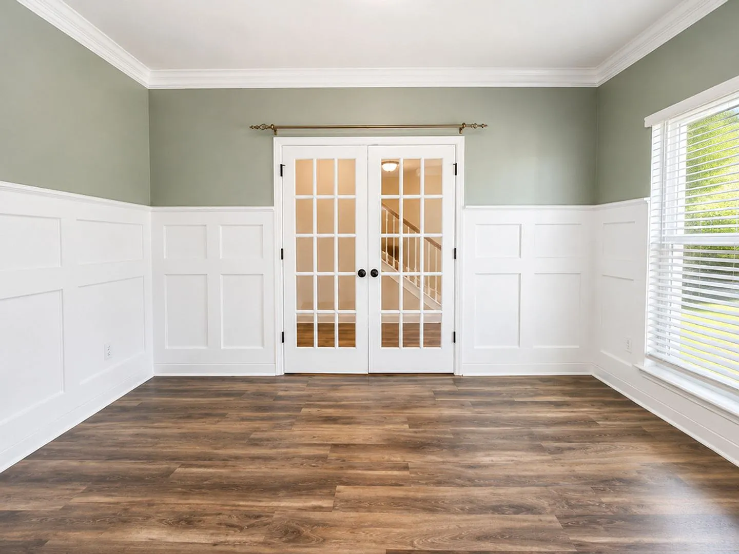 Spacious 4 bed, 2.5 bath Home with Neighborhood Amenities! — Photo 4