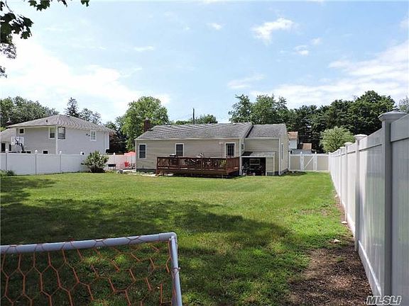 3rd image of 27 Bruce Ln