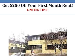 1644 37th St NW, Edmonton, AB T6L 2R7