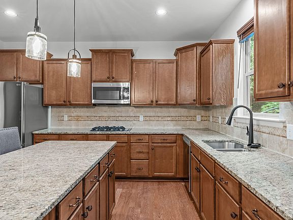 5th image of 900 Bay Bouquet Ln