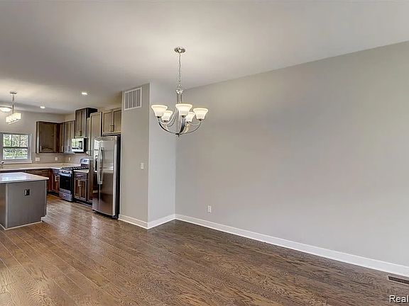 4th image of 41634 Orianna Ln #9