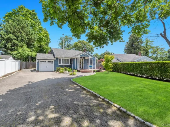 3 Drake Lane, Kings Park, NY 11754