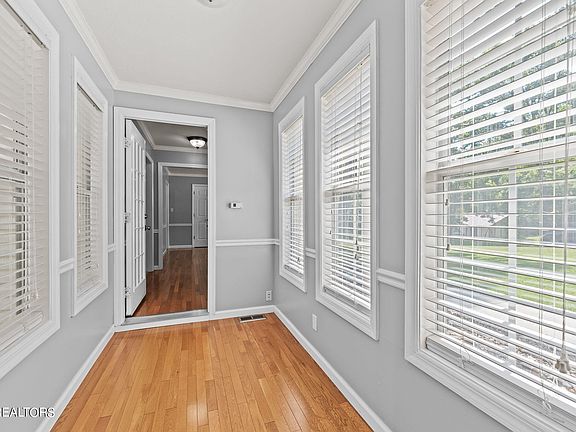 5th image of 108 Iroquois Ln