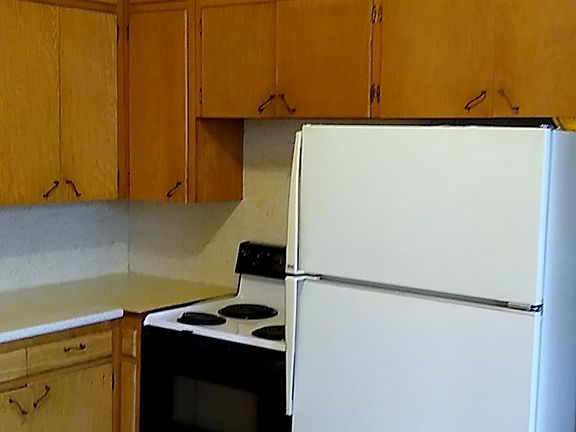 4th image of 425 Blunt St