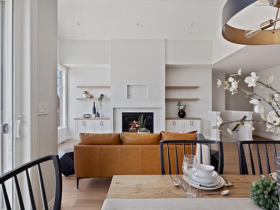 5th image of 1601 Crown Isle Blvd