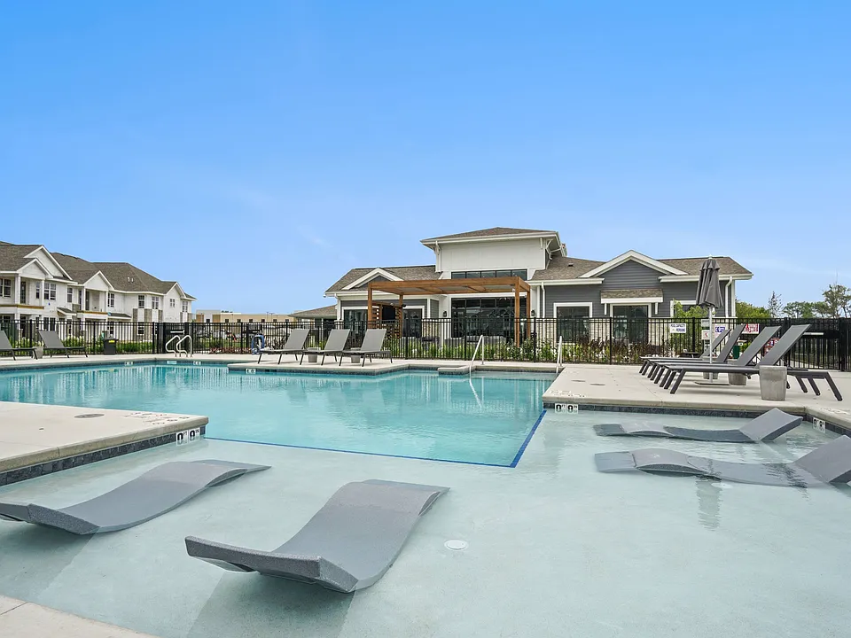 Seasons at River View Resort Style Pool