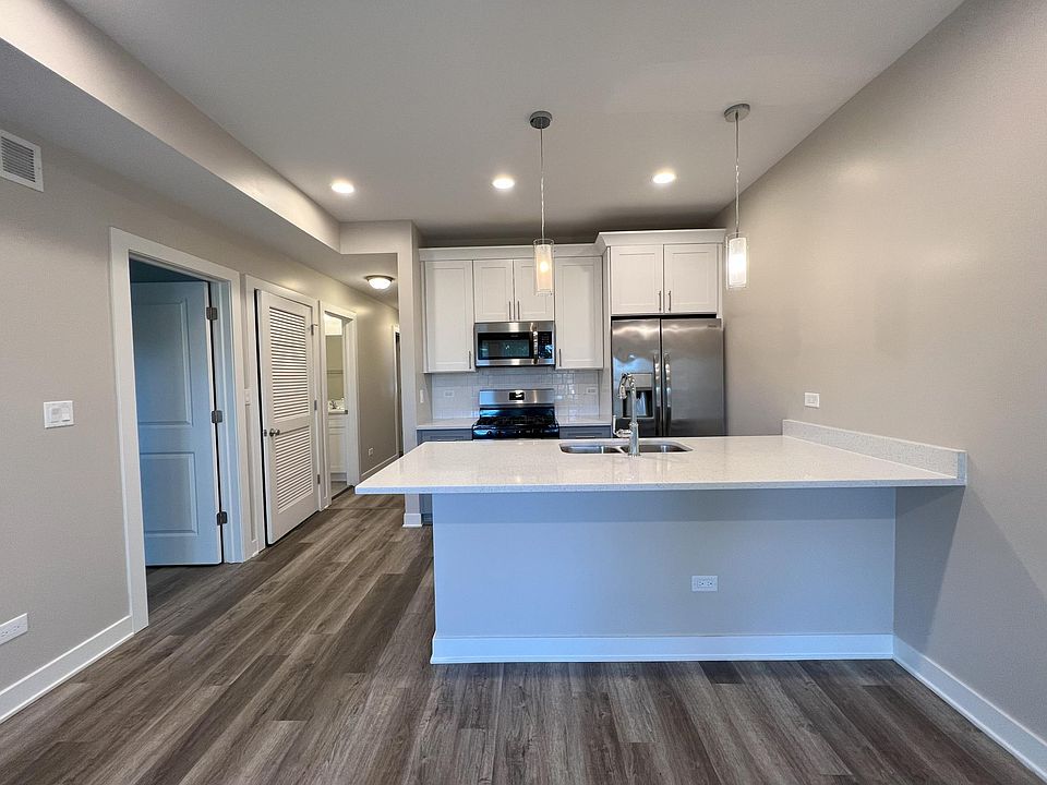 1st image of 3607 W Ainslie St #1