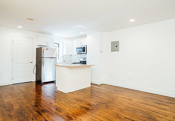 2nd image of 510 Kosciuszko St #1