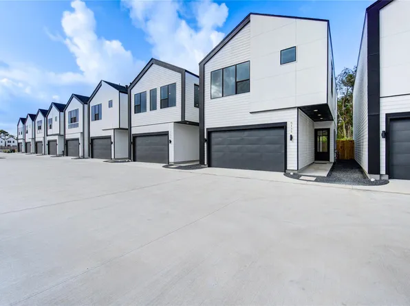 6127 Pacific Forest Dr, Houston, TX 77091