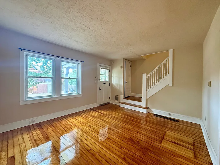 2105 Gilles St — Photo 4