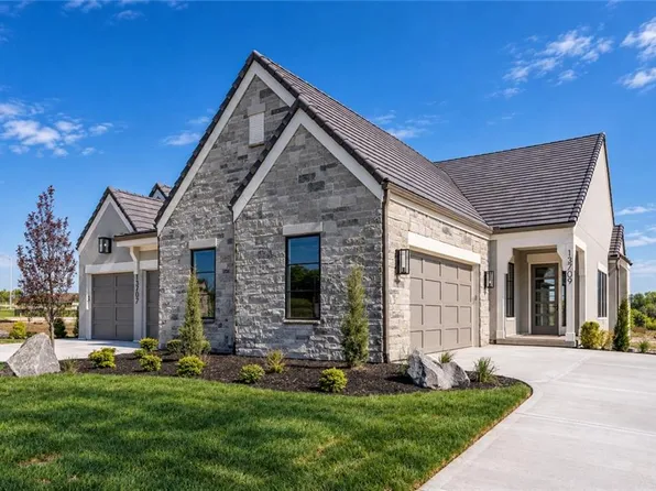 13709 Pembroke Ln, Leawood, KS 66224