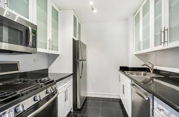 Rented by Anchor Associates | media 17