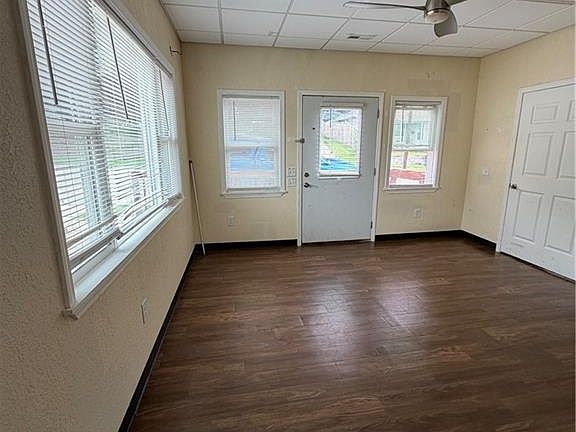 4th image of 904 Vine St