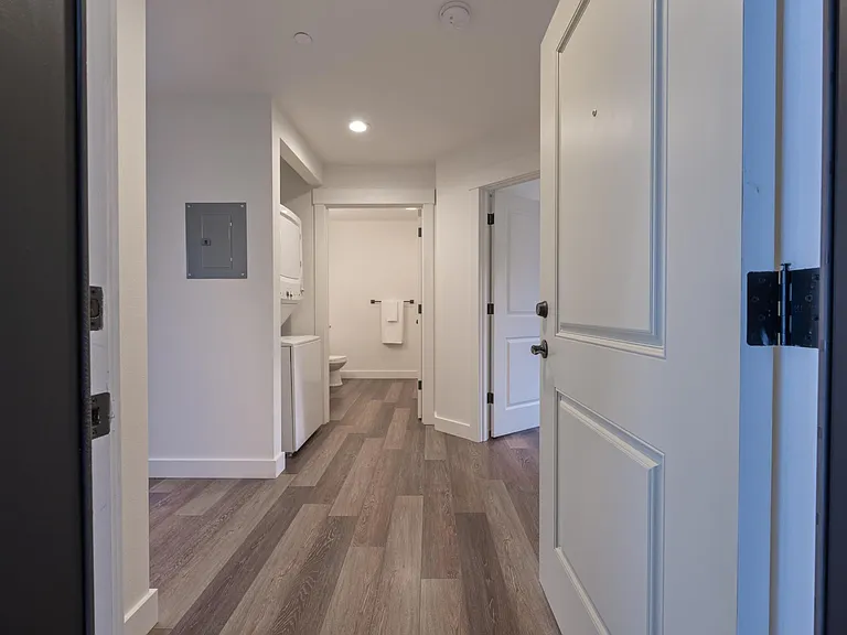 1523 SE Honeysuckle Loop #A — Photo 4