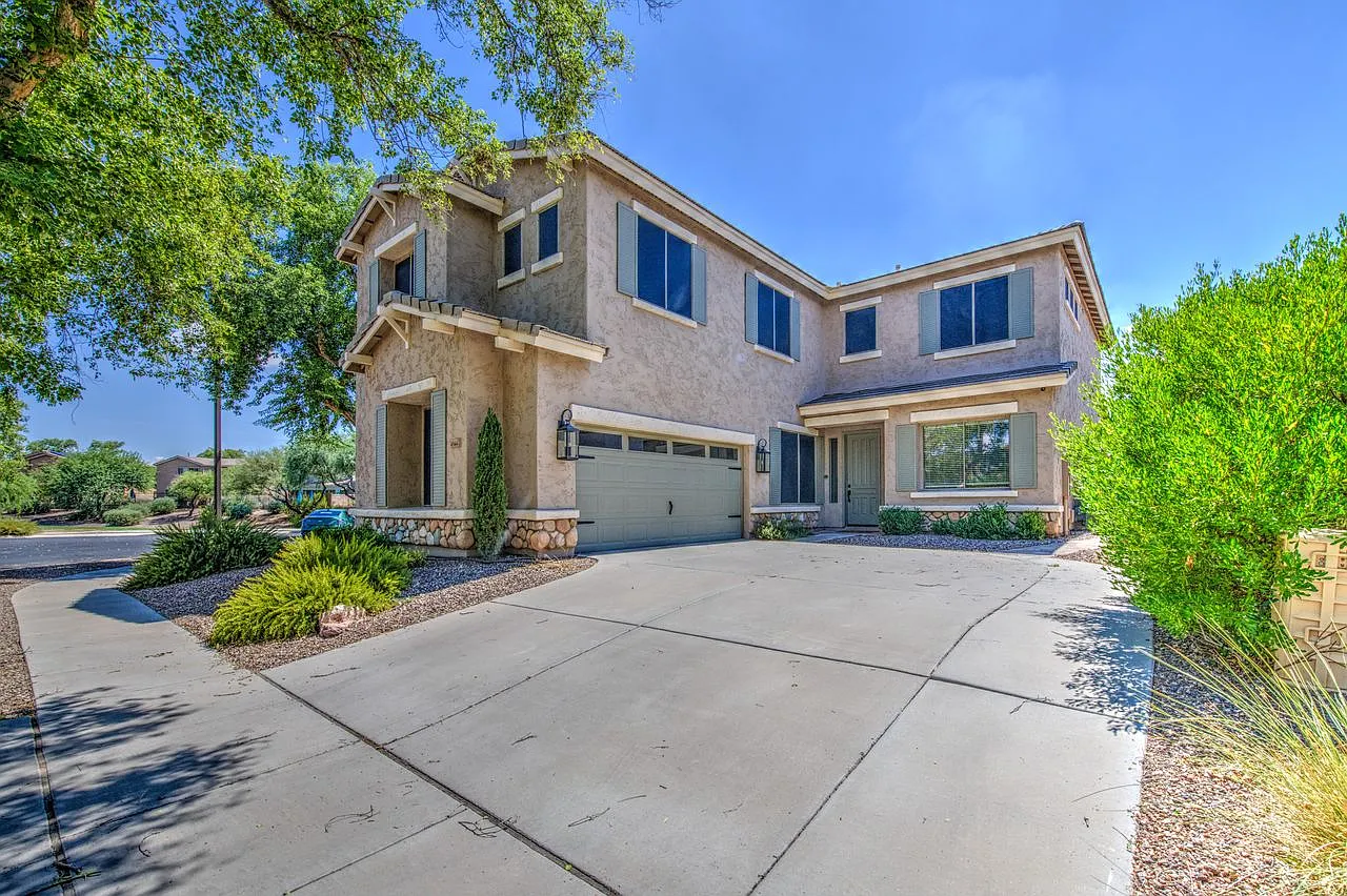 5 bed, 3228 sqft, $3,800 — Photo 1