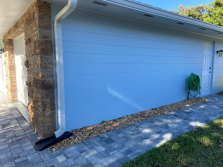 4439 Saxon Dr — Photo 2