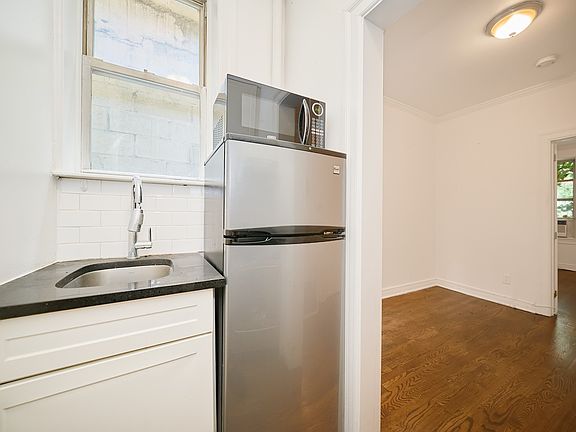 3rd image of 54 Barrow St #2R
