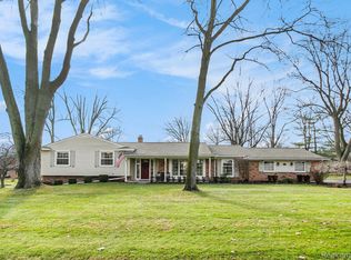 300 Reddingwood Dr, Rochester, MI 48306